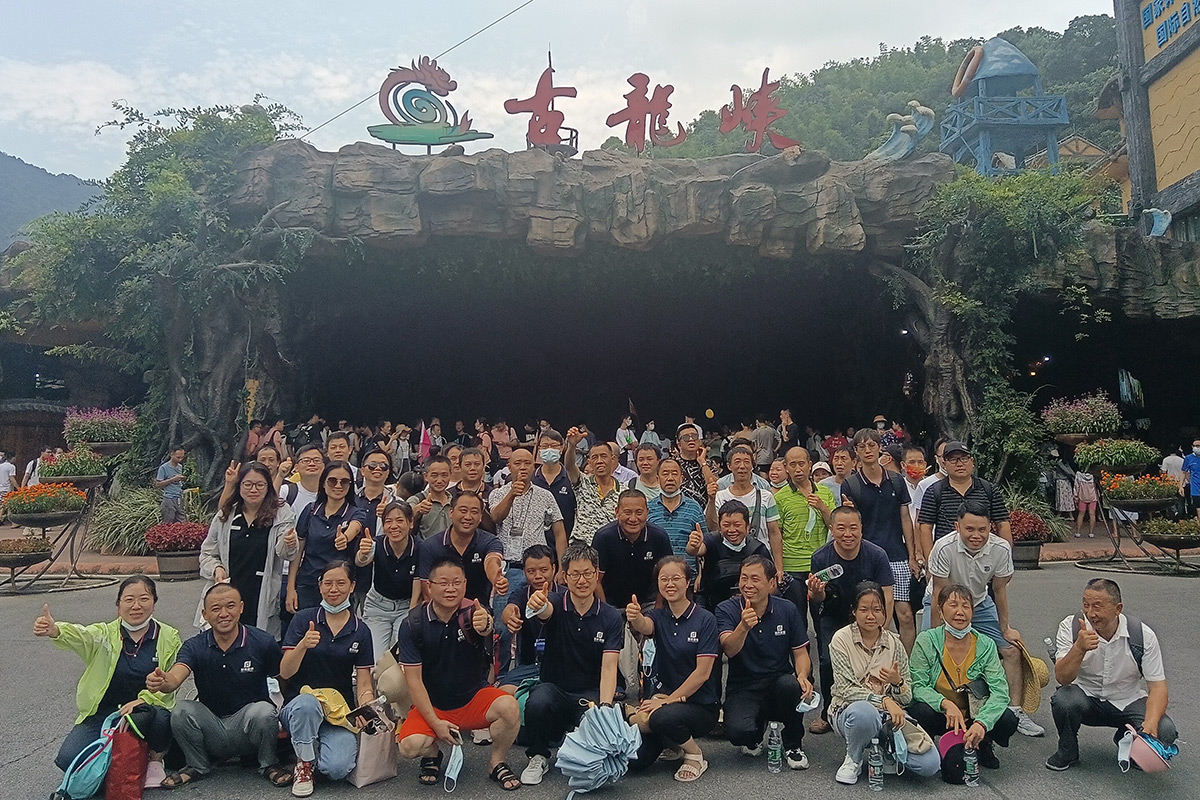 9fbebf1743c4c0d37ec84c72052b1adc.jpg 古龍峽前合影.jpg